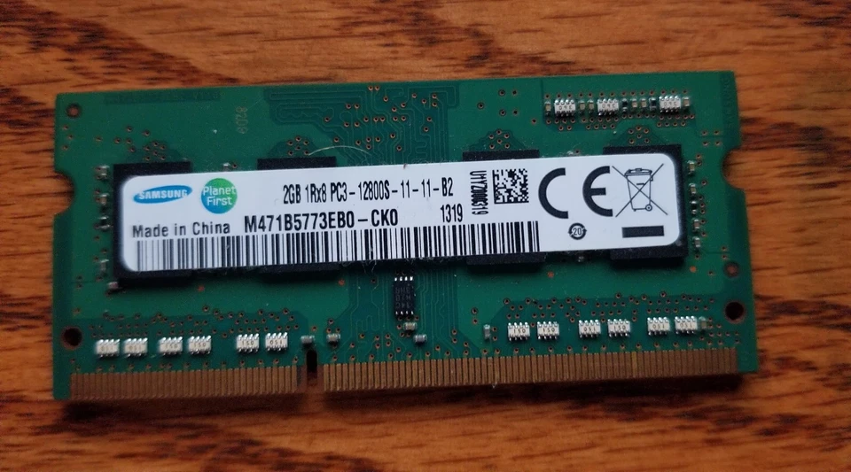 Samsung 2gb 1rx8 pc3 12800S ddr3 computer laptop ram memory stick m471b5773eb0 - Image 1 of 1