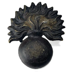 WW1 / WW2 Pattern Grenadier Guards Regiment BLACKENED Brass Cap Badge - Original - Picture 1 of 3