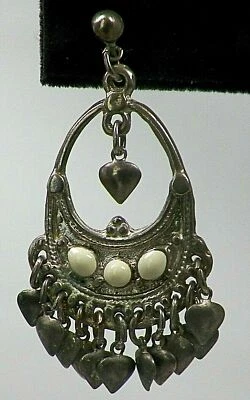 Pendientes Corazón Vintage Poste Perforado 1-5/8" L Cuelga Tono Plata Esmalte Crema Foto 1 de 4