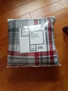 Twin XL Reversible Comforter - 66X90 inches - New In original package - Picture 1 of 3