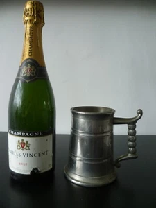A Vintage 'Bun Handled' 'Hand Crafted English Pewter', One Pint Pewter Tankard - Picture 1 of 10