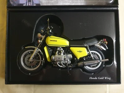 1/12 Minichamps Yellow Honda Goldwing GL-1000 with damaged spring on side stand - Image 1 of 4