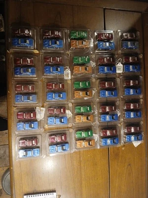 Johnny Lightning Camaro/ 充电器 1996 年 批量 50 辆汽车 总计 — 第 1/4 张图片