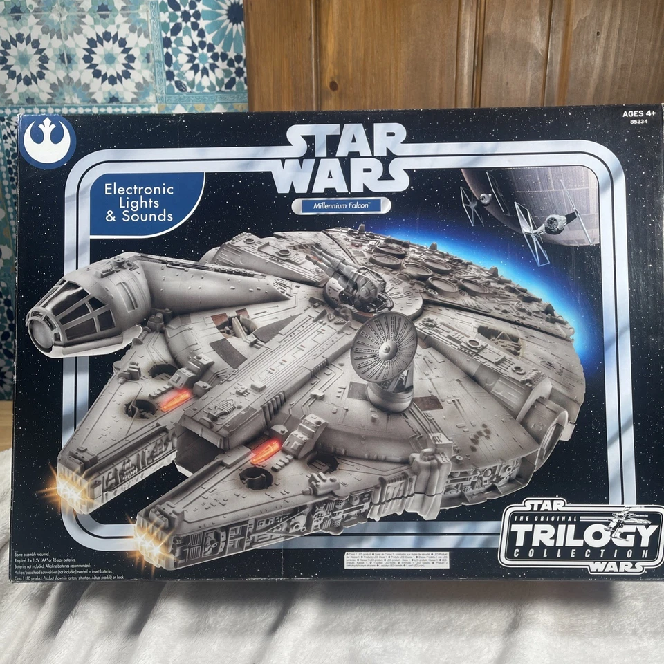 Star Wars Millennium Falcon Lights & Sounds The Original Trilogy Collection 2004 - Bild 1 von 4