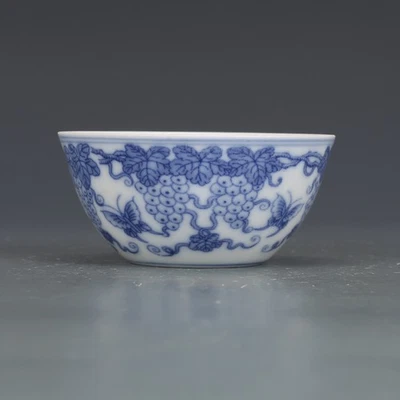 Taza de té china Ming Chenghua azul y blanco con patrón de uva de porcelana 3,15" Foto 1 de 4