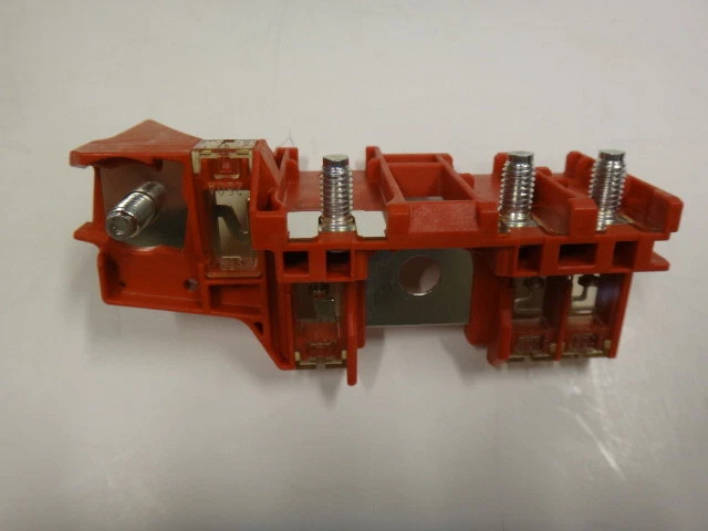 Bloque de fusibles Mazda 3 250A 2014-2018 en el terminal de batería D07A67S99B Foto 1 de 1