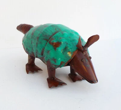 ESCULTURA ARMADILLO ARTE METAL 8 1/2" LARGO PATIO ARTE ANIMAL FIGURA VERDE Foto 1 de 4