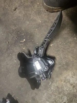 USED and Tested 2009-2014 Nissan Murano Gas Accelerator Pedal Sensor 18002-1AA0B - Image 1 of 3