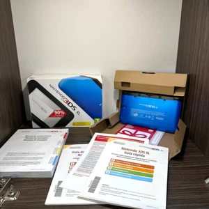 Console NINTENDO 3DS XL Blu BOXATO completo di caricatore,pennino,manuali SD 4GB - Foto 1 di 18