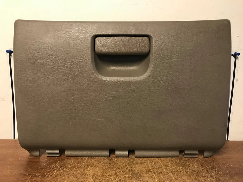2003 DODGE CARAVAN GLOVE BOX DOOR #D-19 - Image 1 of 4