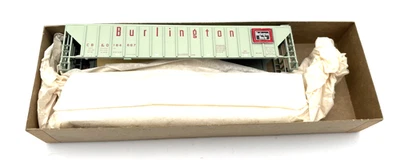 HO Athearn Burlington 3 Bay Covered Hopper Kit #184667 In Original Box - Image 1 of 4