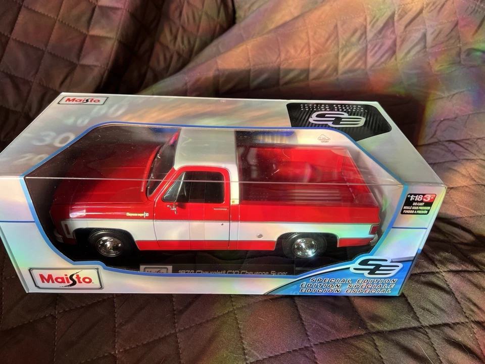 1974 Chevrolet C10 Cheyenne Super Red White Two Tone 1 18 Model Maisto 31467RD