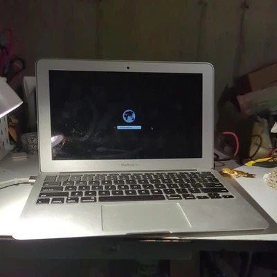 Apple Macbook Air 2013 A1465 11" I5 1.3GHz 4GB 128GB SSD MD711LL/A Laptop - image 1 of 4