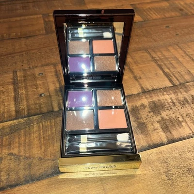 Tom Ford color de ojos cuádruple violeta africano  Foto 1 de 3