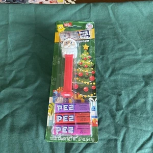 2017 Santa Pez Dispenser on Card - Picture 1 of 9