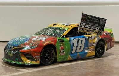 Kyle Busch 2019 2x NASCAR Champion Homestead Flag Display 1:24 sin auto incluido Foto 1 de 4