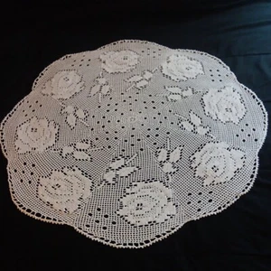 Vintage CROCHETED ROUND TABLECLOTH TOPPER 31" Diameter Lace Doilie Rose Flowers - Picture 1 of 6