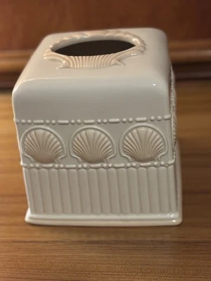 Cubierta de caja de pañuelos Coastal Pink Seashell años 90 cerámica playa vintage náutica Foto 1 de 4