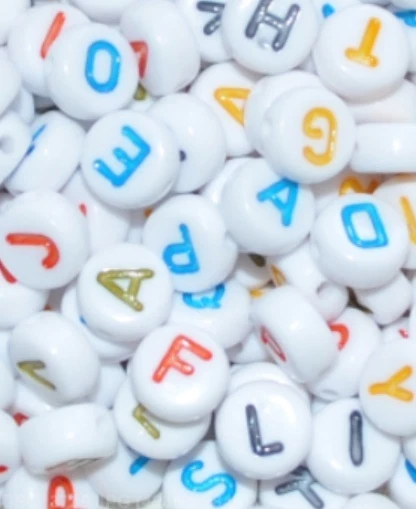 100 unidades 7mm plano redondo blanco+de colores variado letras/alfabetos - Imagen 1 de 1