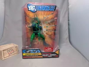 Brand New Mattel DC Classics Green Arrow Figure Sealed on Card DCUC - Picture 1 of 9