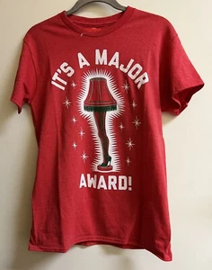 Camiseta gráfica de película de cuento de Navidad roja para mujer pequeña nostálgica lámpara de pierna camiseta - Imagen 1 de 7