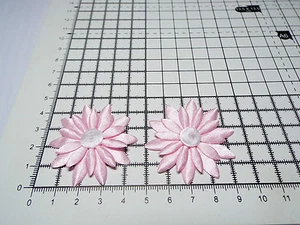 2x Satin Pink with White, Big Applique- Daisy Motif,Trimmings,Wedding, 4.3cm - Picture 1 of 1