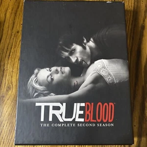 True Blood: Staffel 2 (DVD, 2010, 5-Disc Set) - Bild 1 von 10