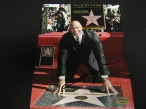 DWAYNE JOHNSON SIGNED 8X10 Photo - Picture 1 of 2