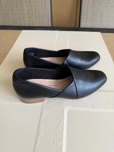 CLARKS COLLECTION DAMEN LEDER SCHUHE. GRÖSSE: 8,5 M SCHWARZ SLIPPER NIEDRIGER ABSATZ HALBSCHUH - Bild 1 von 8