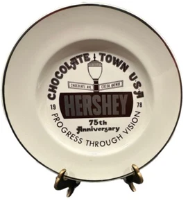 Vintage Hershey Schokolade 1978 Souvenir Teller 75. Jubiläum -10" mit Ständer - Bild 1 von 5
