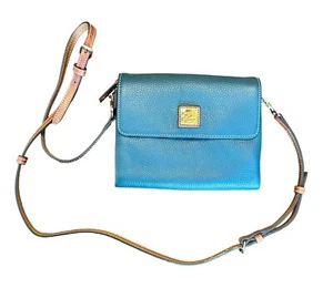 Dooney & Bourke Geldbörse Blaugrün Kieselmaserung Lederjäger Umhängetasche 9 Zoll x 7 Zoll x 2 Zoll - Bild 1 von 12