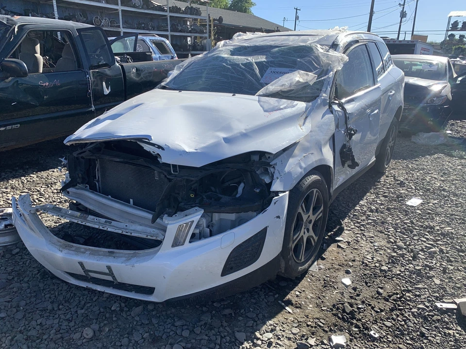 Оригинальный выпускной коллектор полного привода с турбонаддувом Volvo XC60 T6 3,0 л 2009-2013 годов выпуска - Изображение 1 из 4