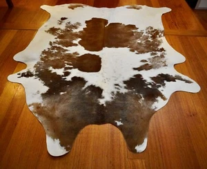 Cowhide -A Beautiful Tri Coloured Mid Sized Cow Hide Rug - Picture 1 of 8
