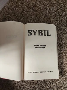 Sybil by Flora Rheta Schreiber, 1973 Hardback No Dust Cover - Picture 1 of 6