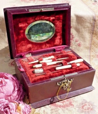 ANCIEN COFRET/ BOITE à OUVRAGE XIXe avec son NÉCESSAIRE à COUTURE d'origine 1900 - Photo 1/4