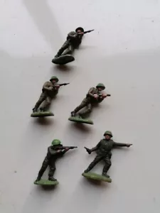 5 Britain's 54 mm scale 1960's British Soldiers made in Britain, old & rare - Picture 1 of 1
