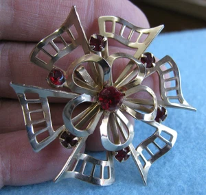 Ciondolo vintage metà secolo moderno retrò tono oro con strass rossi senza catena - Foto 1 di 4
