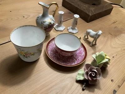 Lot 8 Objets Porcelaine Vitrine Tasses Salières Bougeoir Cheval Vase - Photo 1/4