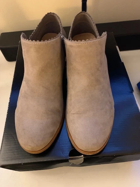 TORRID Taupe Flocado Imitación Gamuza Otoño Botas Botines Zapatos Cremallera Festoneado 9W Foto 1 de 4