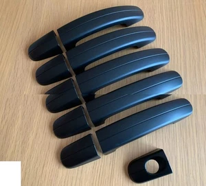 CUBIERTAS DE MANIJA DE PUERTA NEGRAS MATE 5 PUERTAS FORD CUSTOM TRANSIT VAN TOURNEO CONNECT 2012+ - Imagen 1 de 1