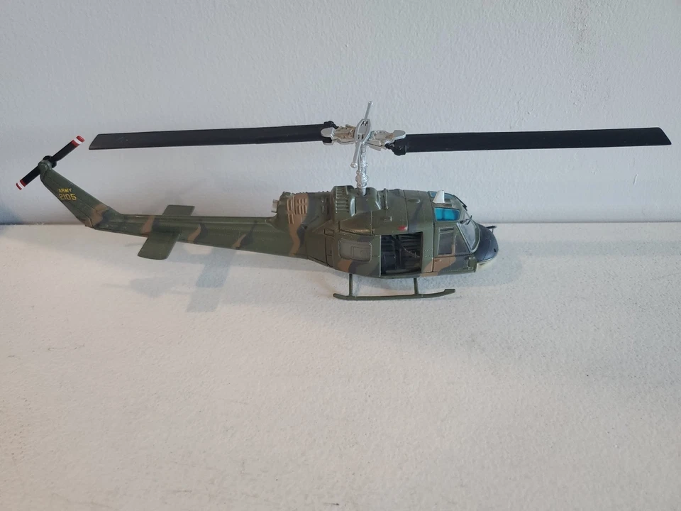 Corgi UH-1 Huey Helicopter 117th Aviation Co.  Iroquois US Army Vietnam 1:48 - Image 1 of 4