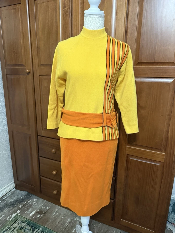 Cadillac Auténtico De Colección Para Mujer Falda Blusa Vestido Conjunto Hecho a Mano S” Foto 1 de 4