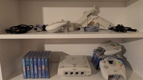 Sega Dreamcast Console 3 Controllers And 7 Games