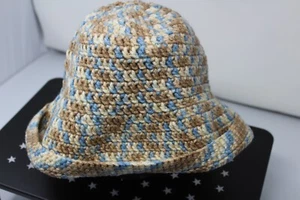 Beanie all'uncinetto a mano (artigianato personalizzato delle api) - Foto 1 di 4