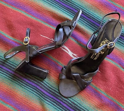 Tacones negros italianos vintage Manor-Bourne para I. Magnin. Satén. 7 1/2 estrecho. Foto 1 de 4