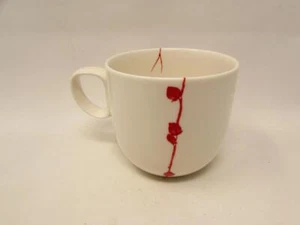 Zimtblumenmuster von Crate & Barrel Becher weiß rot Blumenstamm b410 - Bild 1 von 3