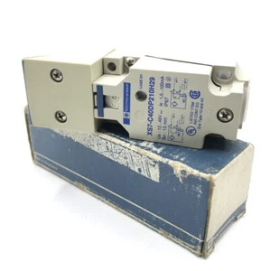 Telemecanique XS7-C40DP210H29 Inductive Proximity Switch ZSC-Z01H29 - Picture 1 of 6