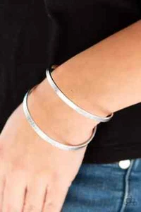 Paparazzi ""Grenada Göttin"" gehämmertes silber gewölbtes Bar Manschette Armband - Bild 1 von 2