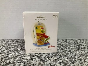 Hallmark Keepsake Grinch Robando la Fiesta Adorno de Navidad Luz Mágica Sonido - Imagen 1 de 4