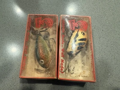 2 señuelos de pesca vintage Heddon Dowagiac - pluma Fidgit y renacuajo espanto -  Foto 1 de 4